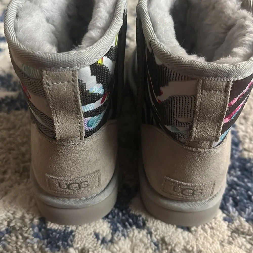NWOB Ugg Classic Mini Tiger Flyer Women’s 8 - Picture 5 of 5